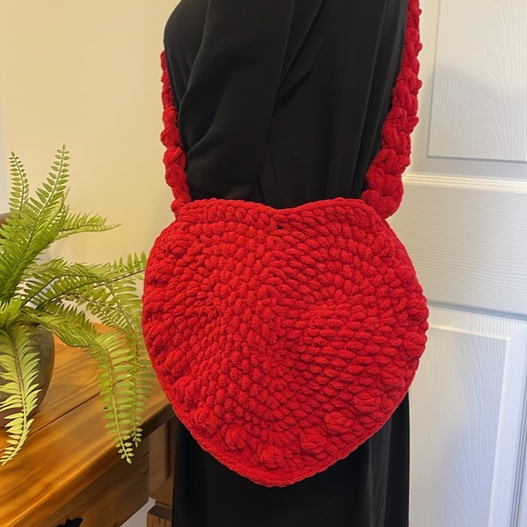 Handmade Crochet Purse, Heart-shaped Beautiful Condition - Picture 3 of 8